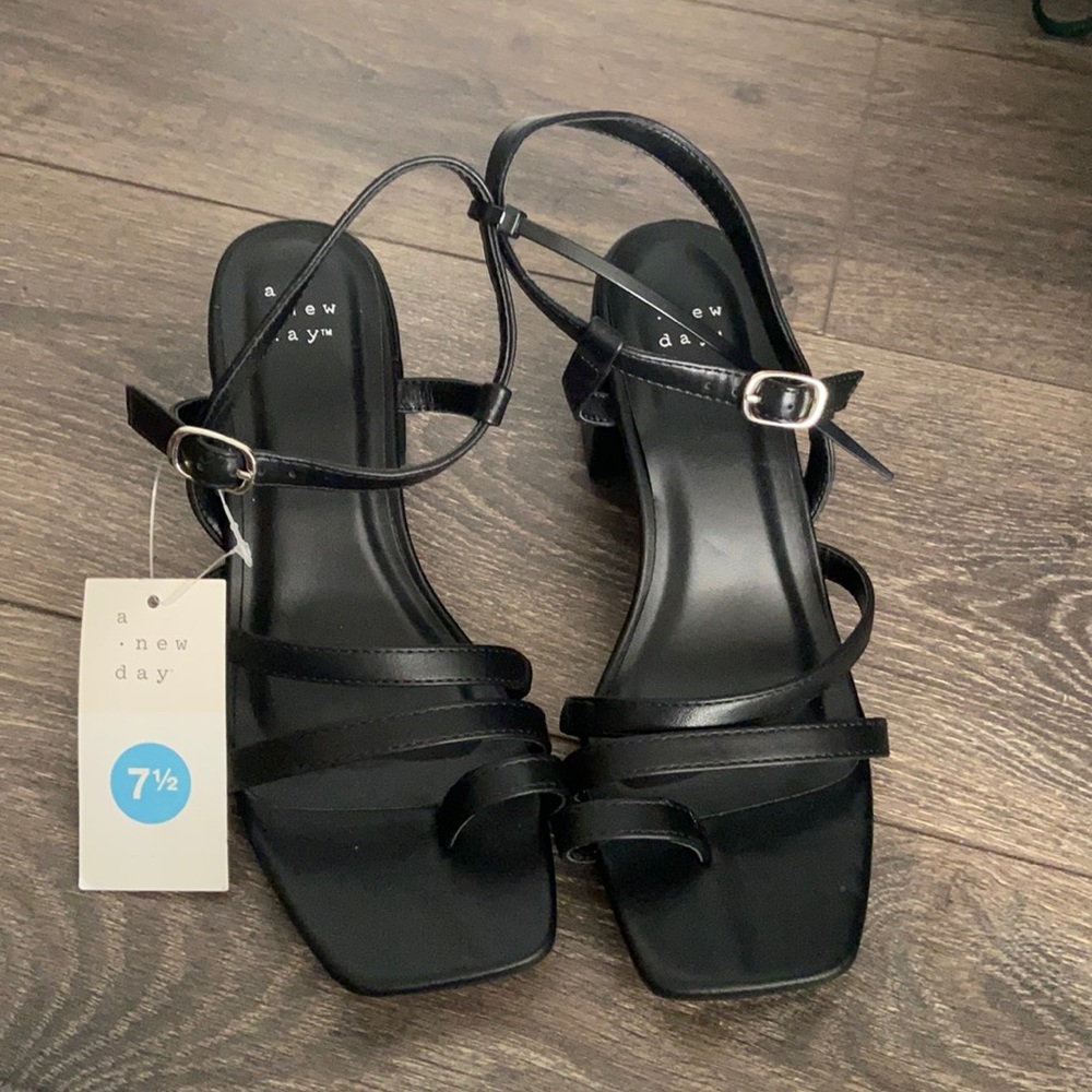 Brand new sandals 👡